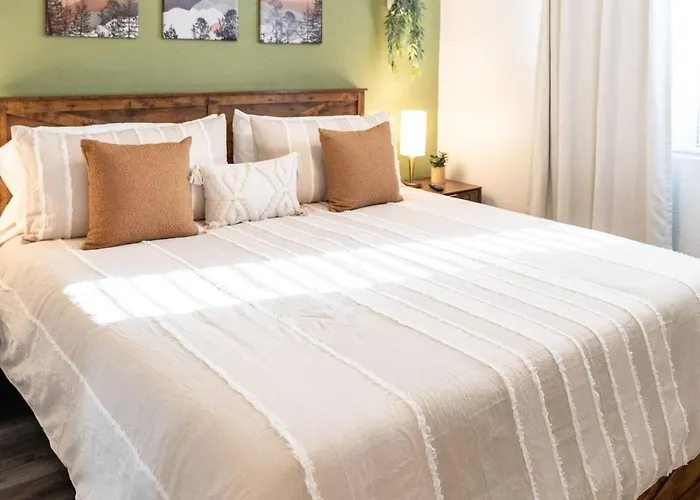 Stylish Swimming Pool, King Bed! - Apartament